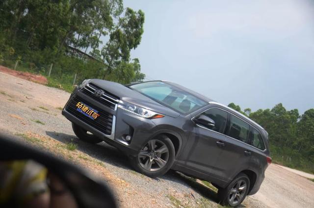 听说汉兰达要换代了，我特地借了台现款做个“云对比”