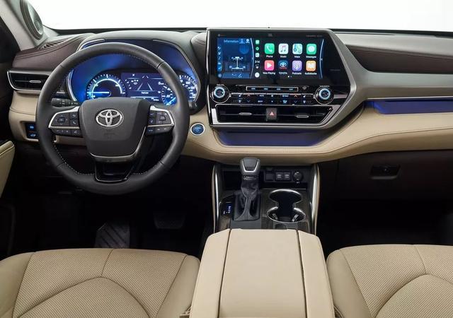 听说汉兰达要换代了，我特地借了台现款做个“云对比”