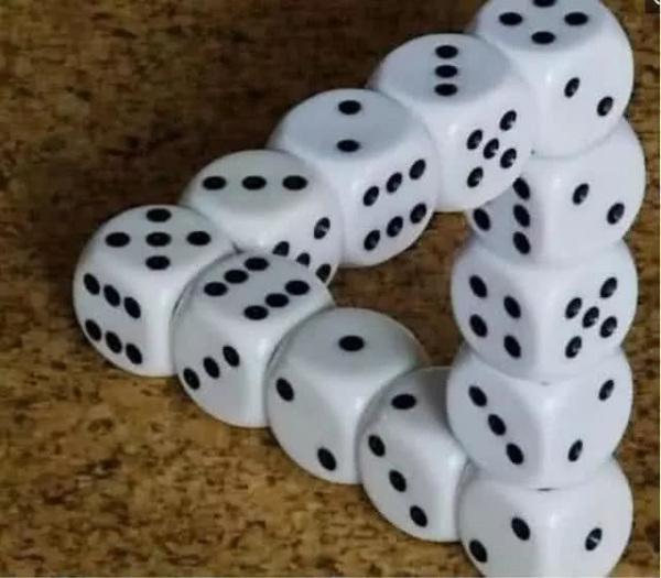 5张让你产生幻觉的错觉图:图三美女在笑?网友:我瞎了,惊呆了