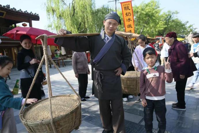 假期第三天 清明上河园惊喜根本停不下来|清明上河园|游客|员外_新浪