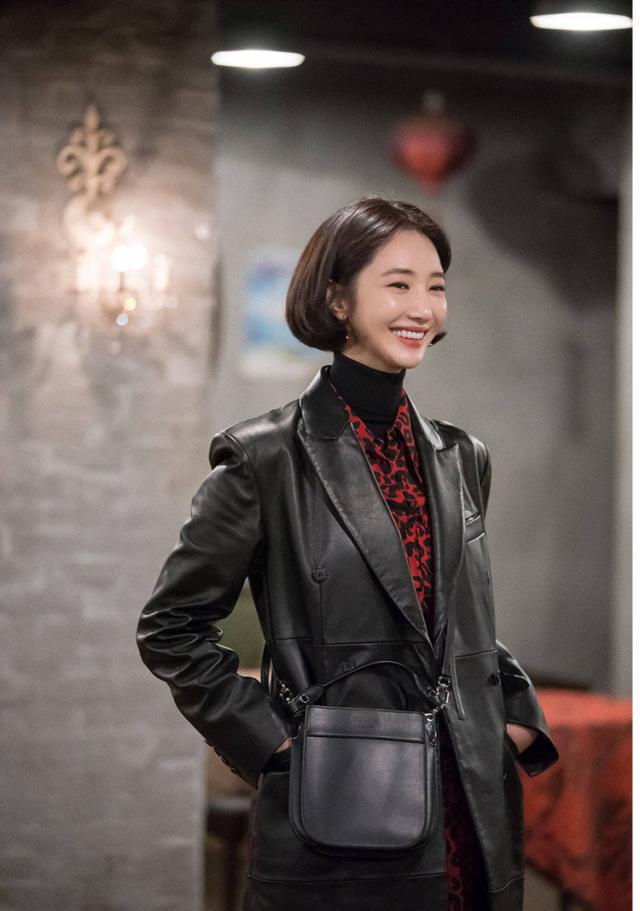 女生帅起来甩男生几条街,高俊熙小姐姐迷人西装学起来!