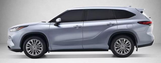 听说汉兰达要换代了，我特地借了台现款做个“云对比”