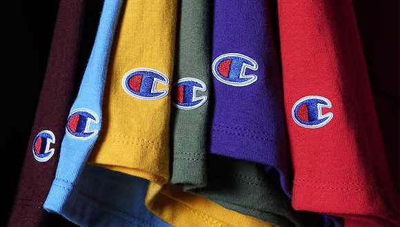champion2019年首季度大涨75年轻人还在为复古和大logo买单