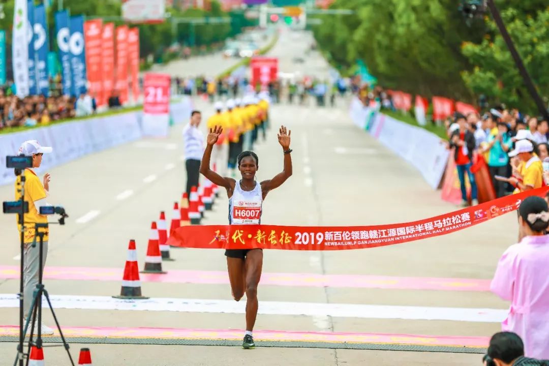 甜蜜冲刺手游怎么下载 甜蜜冲刺游戏有哪些玩法