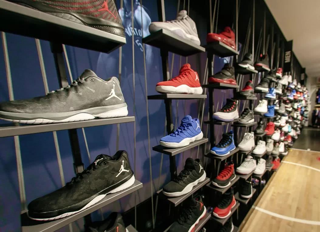 天价aj鞋背后中国二手球鞋市值超10亿美元曾一天卖出40万双