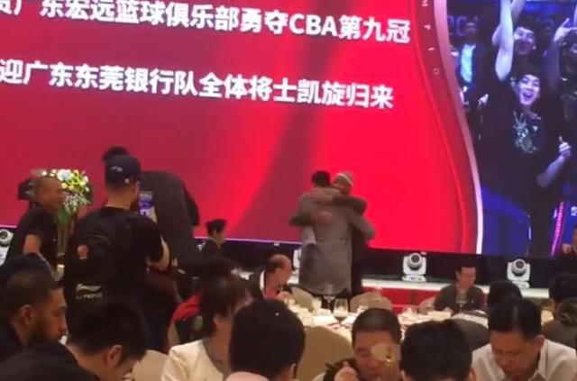 广东宏远凯旋大摆庆功宴,阿联周鹏等主角出席,比斯利或是告别宴