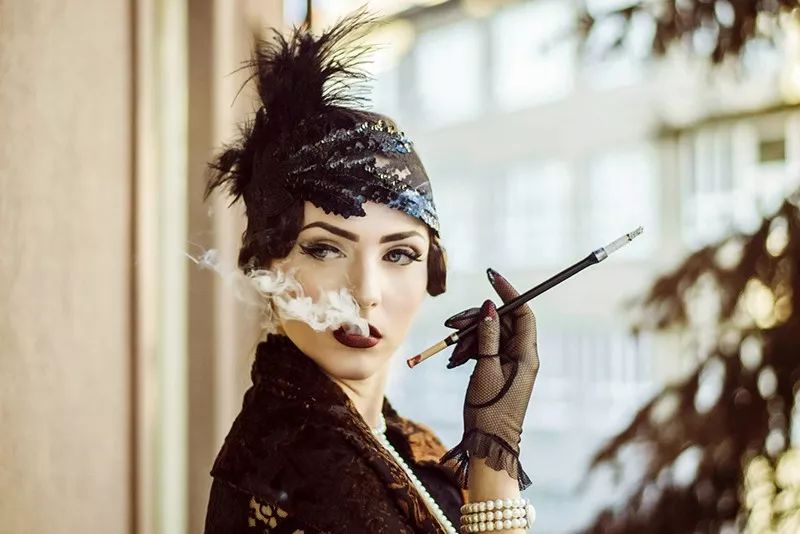 俩美国姑娘开了间时尚学校专门打造复古女郎