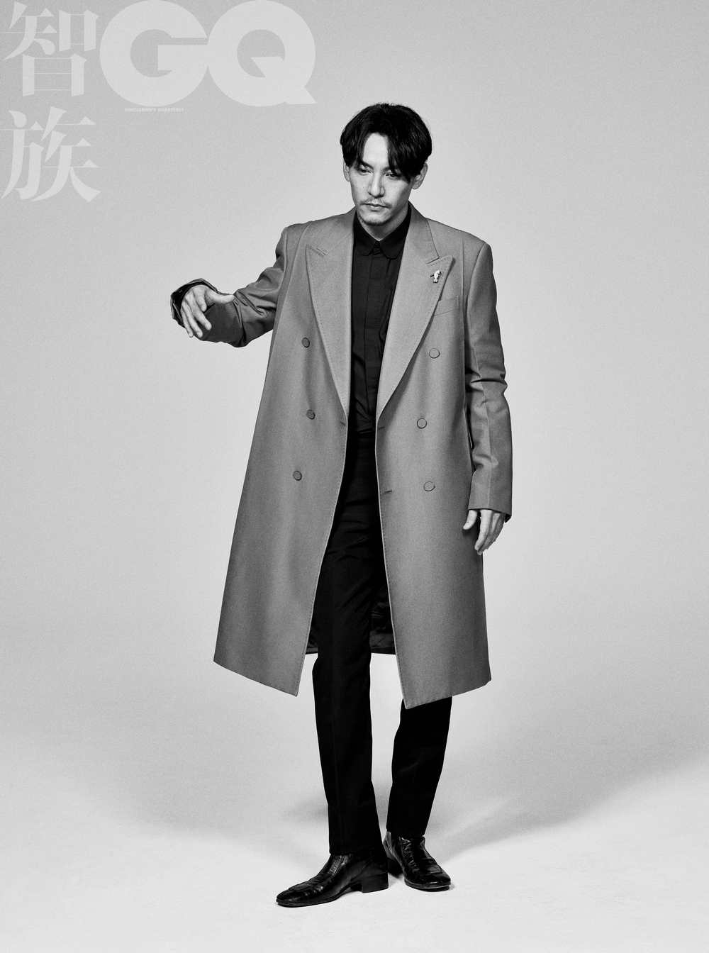 张震黑白质感大片 新片《雪暴》热映五一档