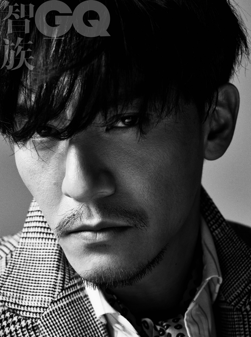 张震黑白质感大片 新片《雪暴》热映五一档