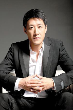 二婚恋上小13岁娇妻,出道22年零绯闻,如今爱情事业双丰收