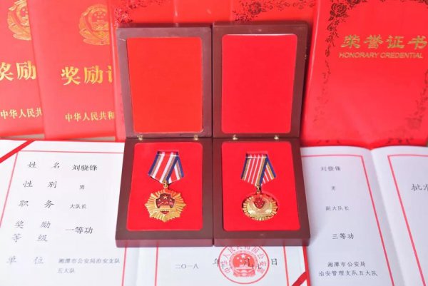 85后警察刘骁锋获得湖南青年五四奖章,为抓捕嫌疑人险些感染艾滋病