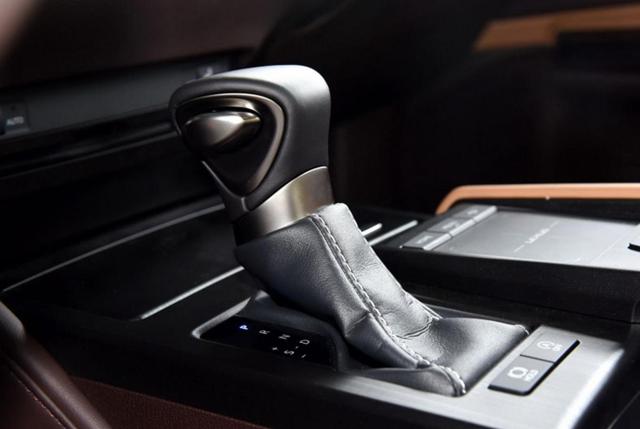 雷克萨斯ES月销破万，就算没有优惠，还是有很多人买