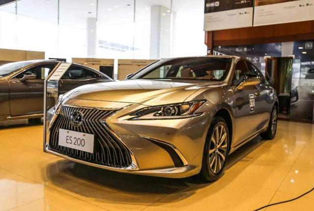 雷克萨斯ES月销破万，就算没有优惠，还是有很多人买