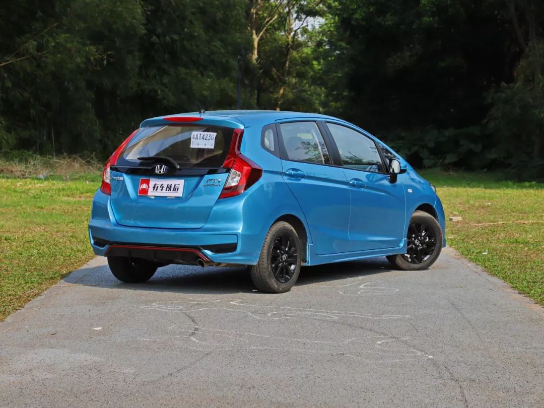 10万买热销合资车，这3台最受年轻人欢迎，好看又好开！