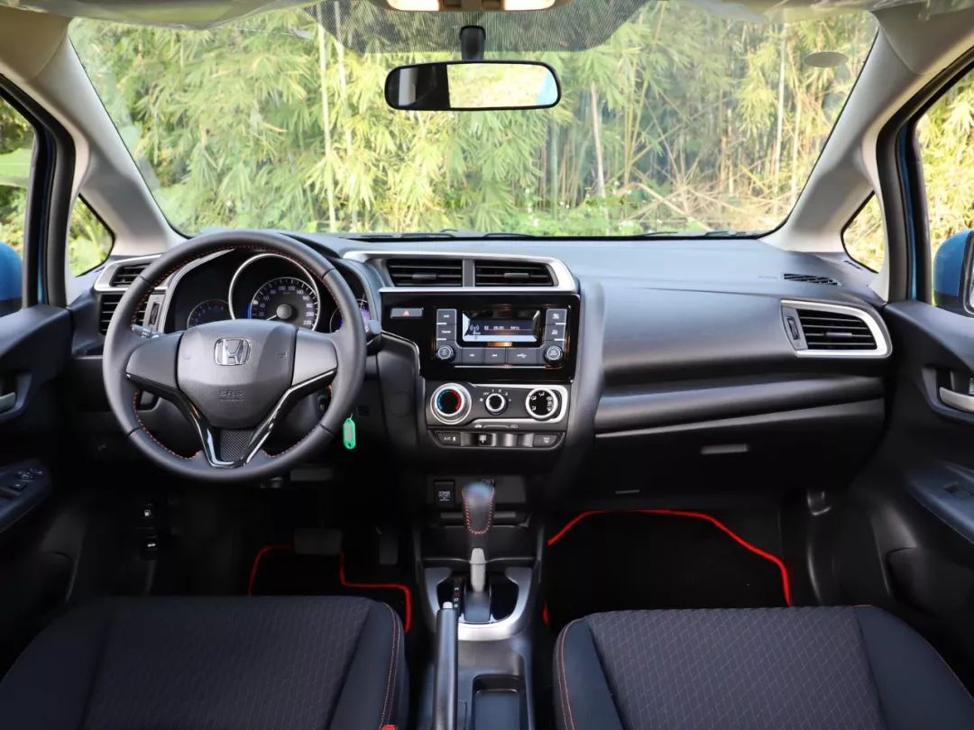 10万买热销合资车，这3台最受年轻人欢迎，好看又好开！