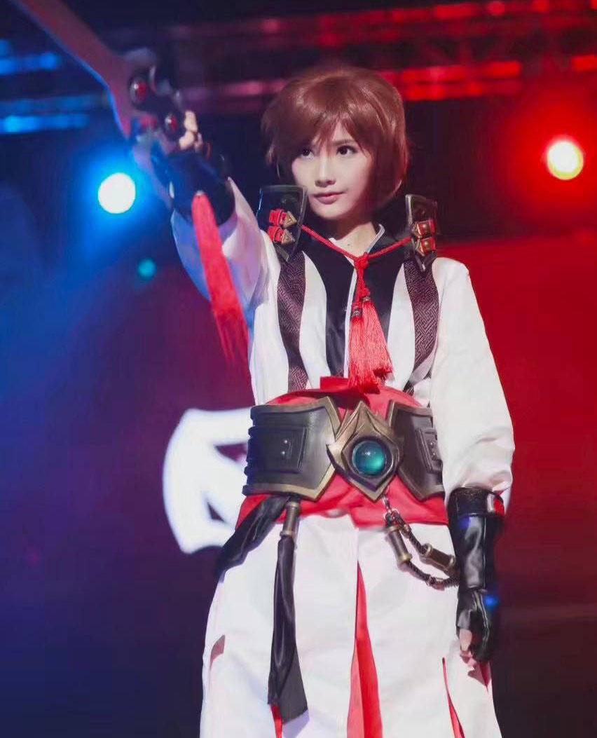 性转李白了解一下?王者荣耀kpl美女解说女扮男装,这谁顶得住