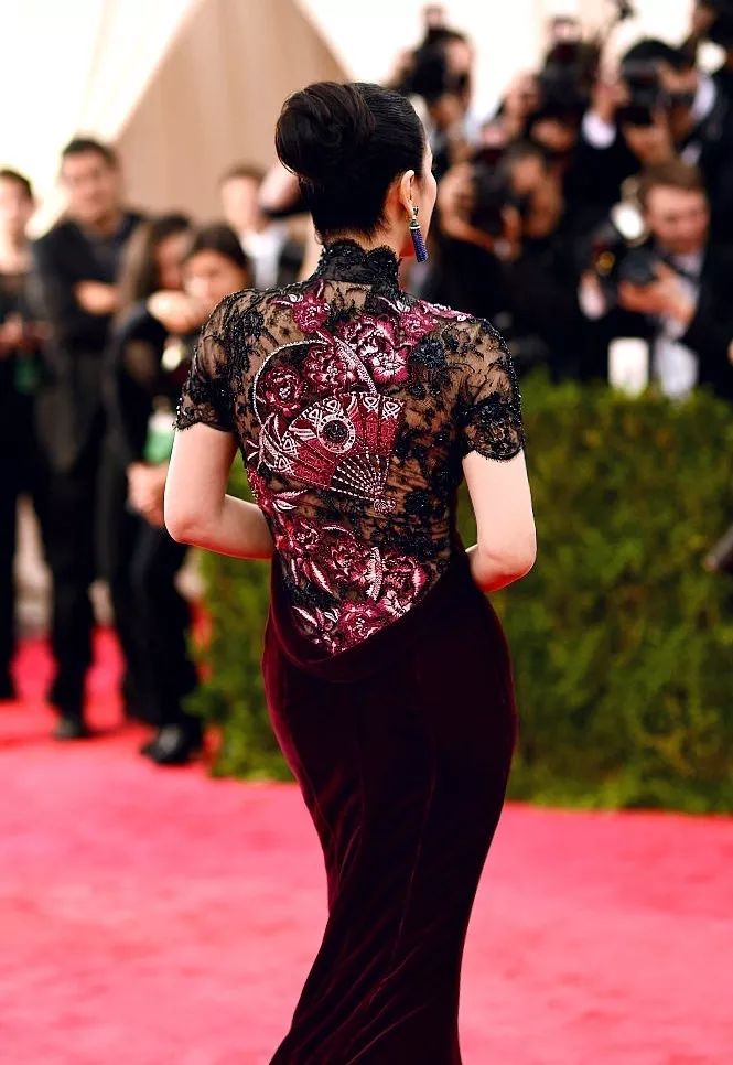 补课时间!即将举办的met gala有过什么样的经典造型?