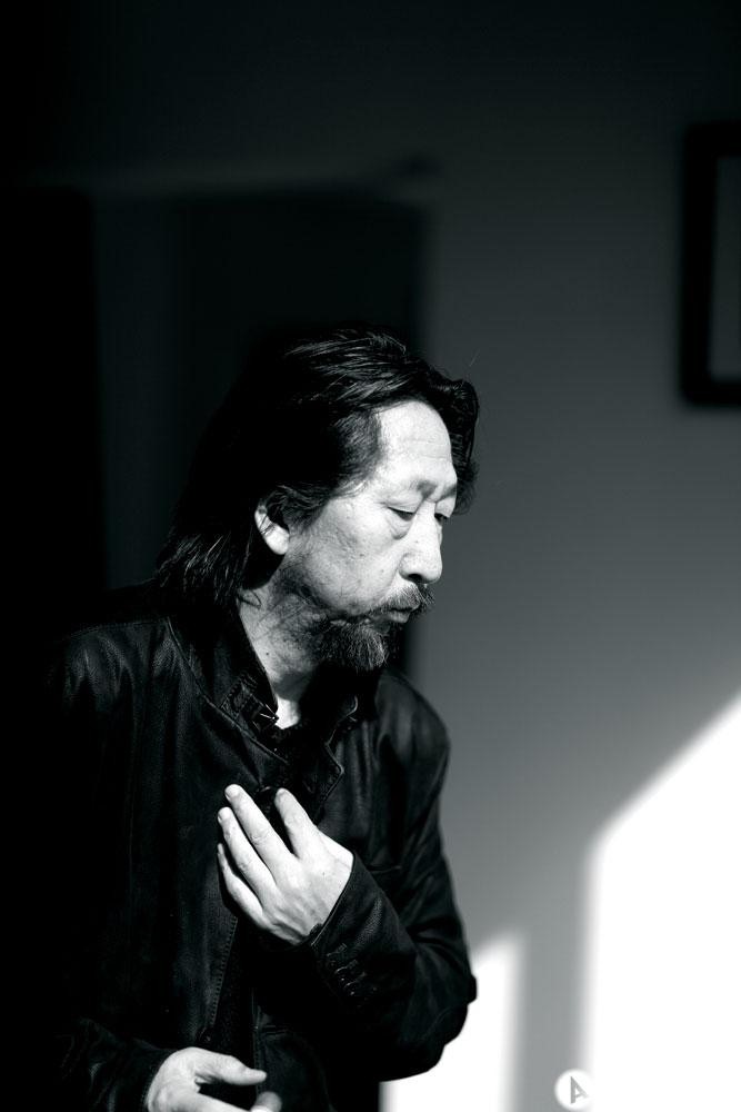 艺术家如何终止"头盖骨政治"所带来的噩梦?