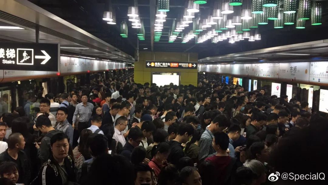 广州地铁三号线早高峰列车故障 网友:每天堪比春运