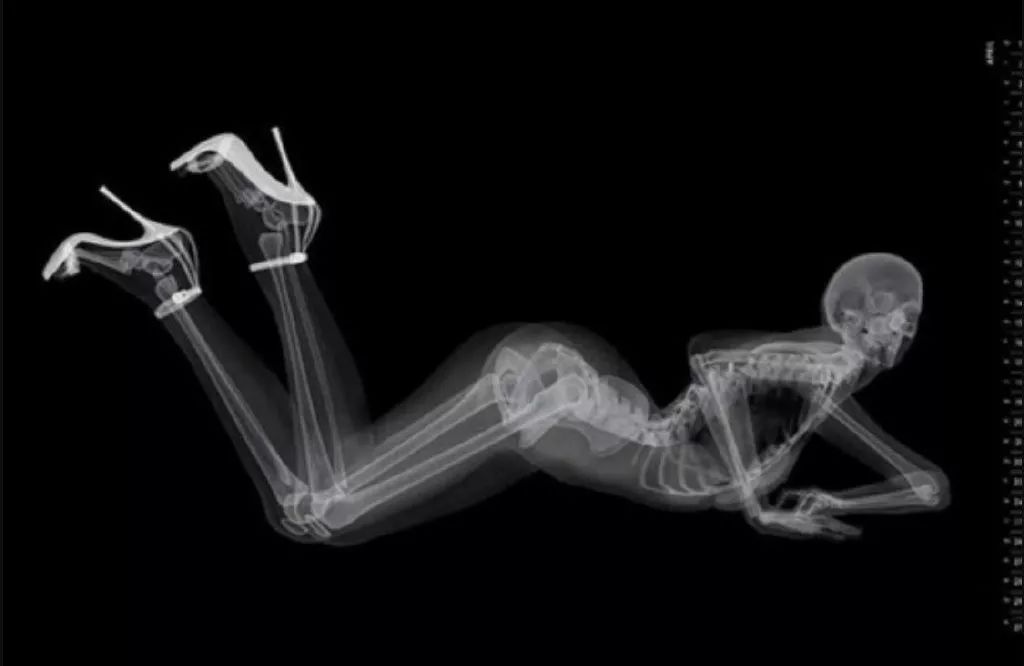 老公,要不要看我的「露骨照」?我:不看,滚