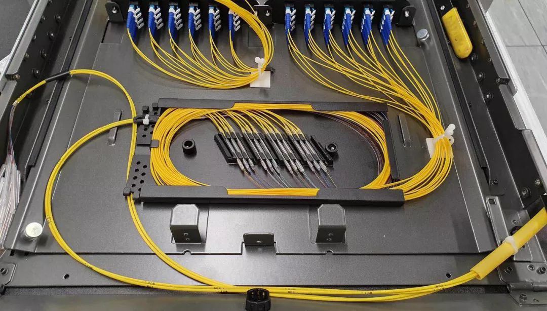 简直就是一门艺术好的盘纤赏心悦目盘纤还有一项工作叫伴随现代光纤