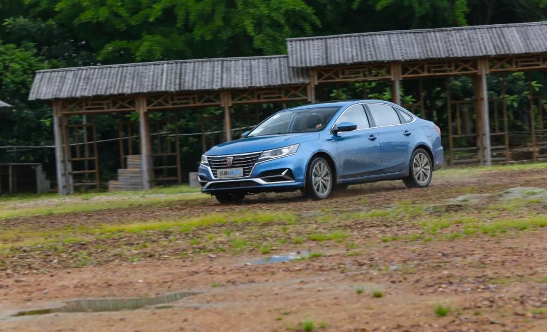 荣威、吉利当家花旦同台竞技，谁更省油？谁更好开？