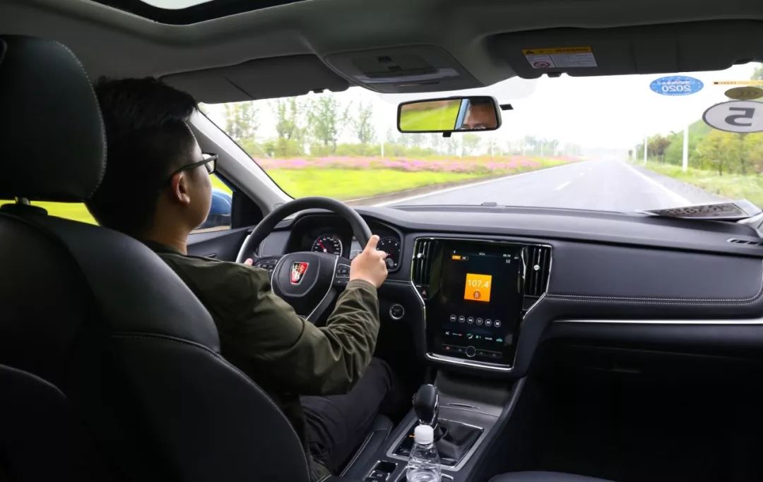 荣威、吉利当家花旦同台竞技，谁更省油？谁更好开？