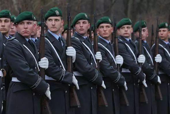 现代德军终于雄起:硬扛阿富汗塔利班,获新版"铁十字"勋章