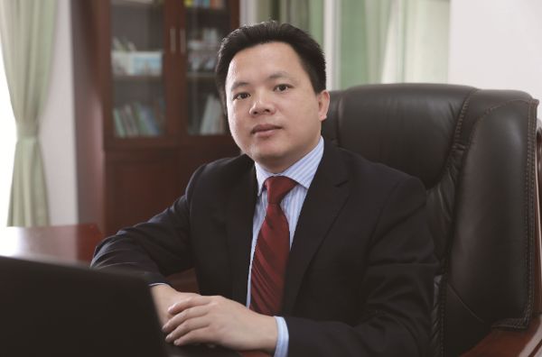 周小飞校长介绍,"在教育中生活,在生活中教育;在学习中生活,在生活中