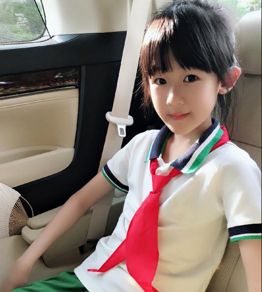贝儿腿太细让人担忧,其实陆毅小女儿的大长腿更完美