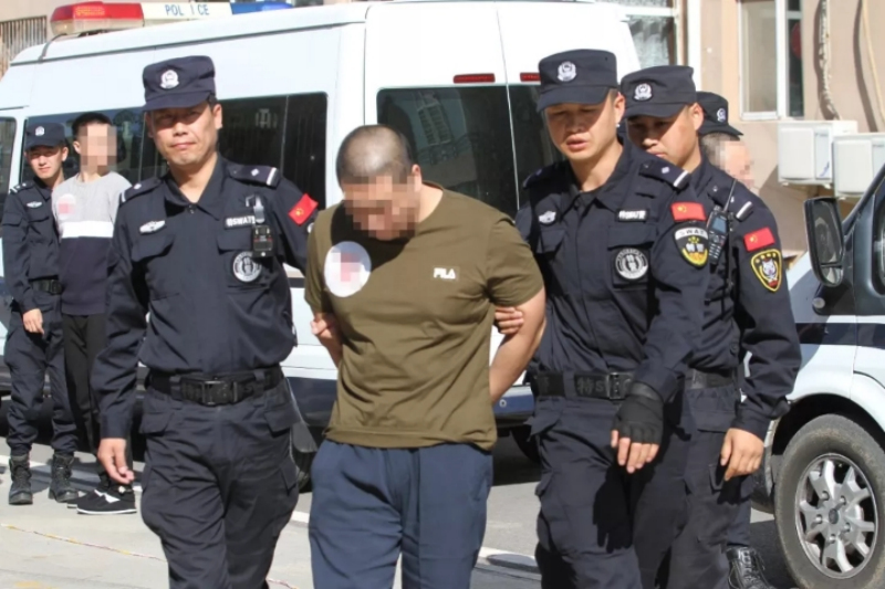 长期盘距一方内蒙古一39人涉黑团伙受审起诉书达82页