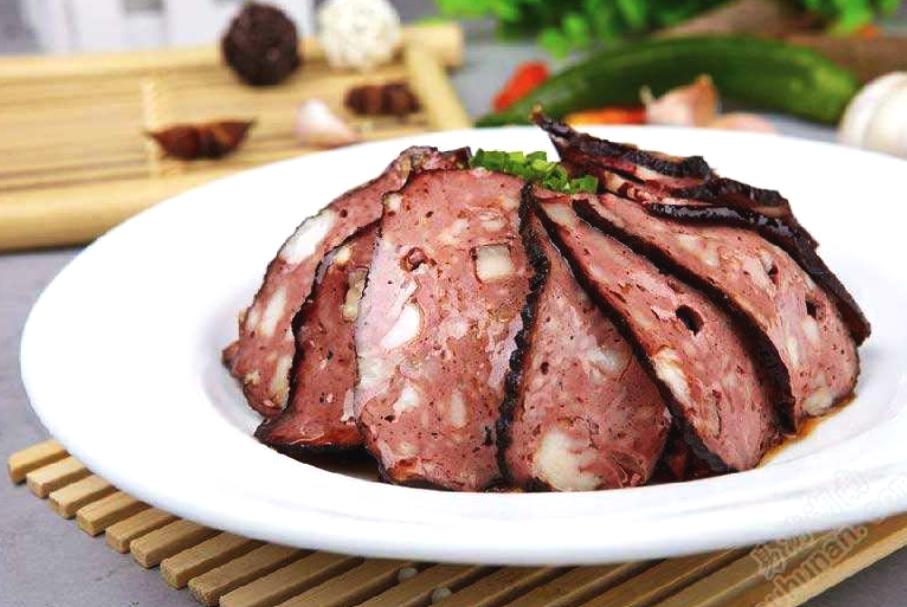 重庆长寿特色美食血豆腐,具有乡间风味的年货,是道有名的下酒菜