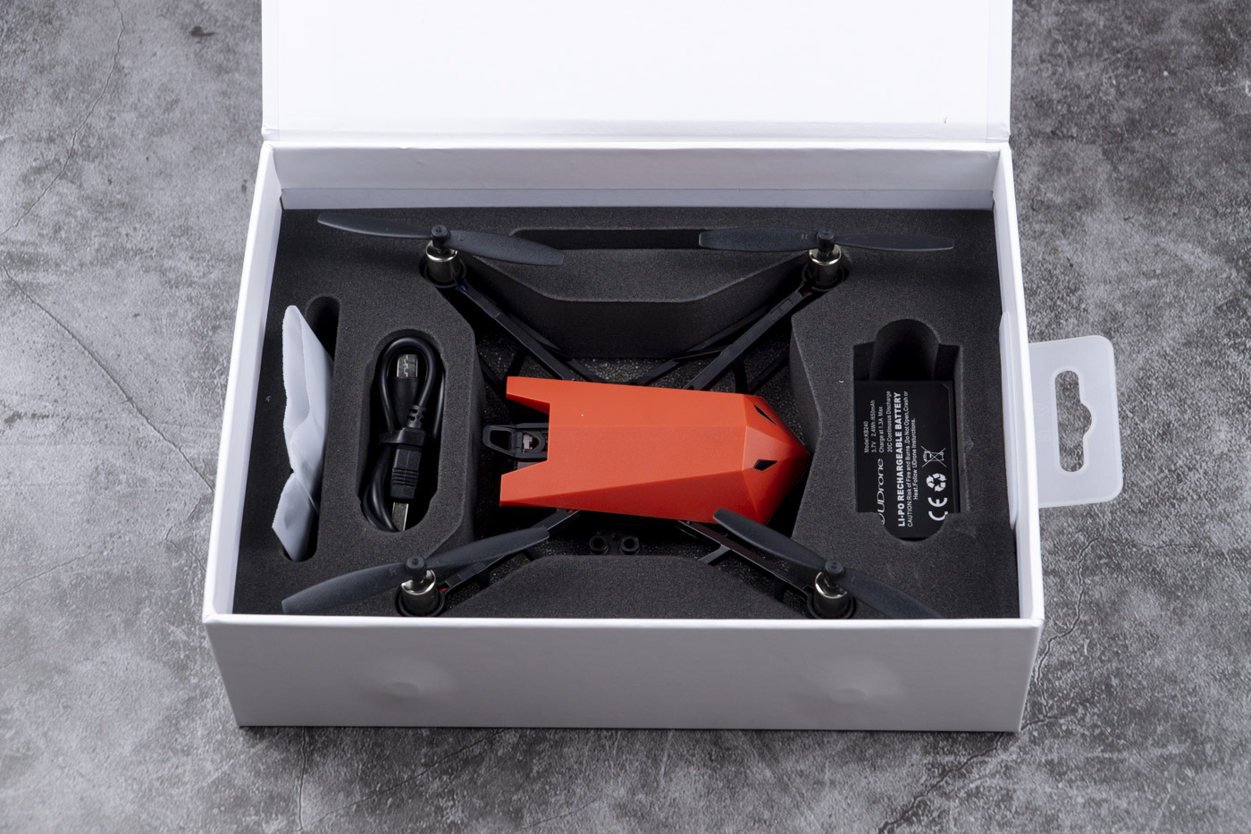 脑电波黑科技带来创意无限——udrone意念无人机评测