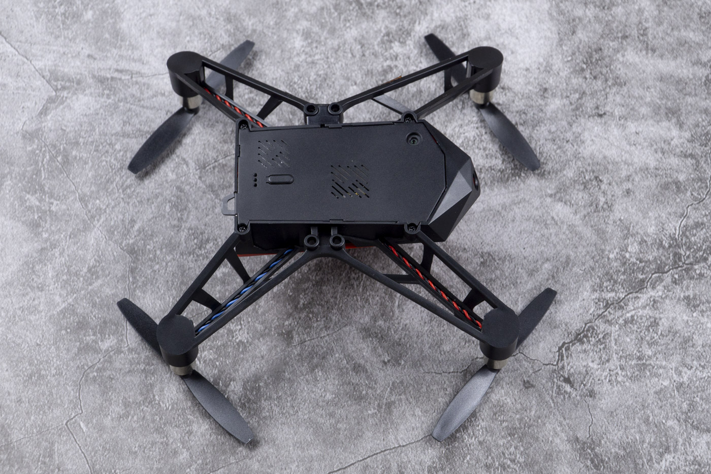 脑电波黑科技带来创意无限——udrone意念无人机评测