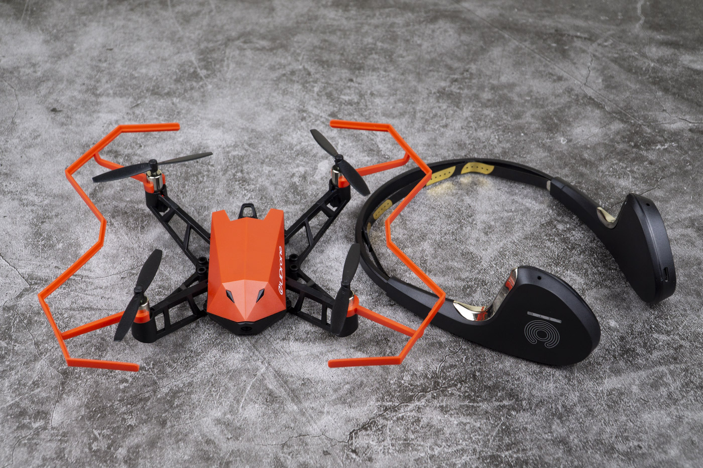 脑电波黑科技带来创意无限——udrone意念无人机评测