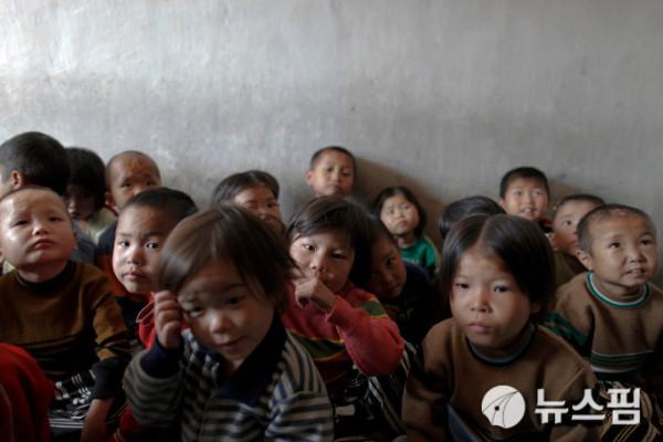 朝鲜儿童。