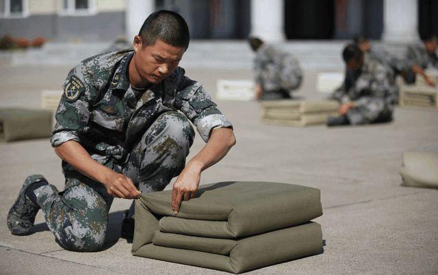 军人叠豆腐块有何用美士兵模仿我国叠了半年得出结论