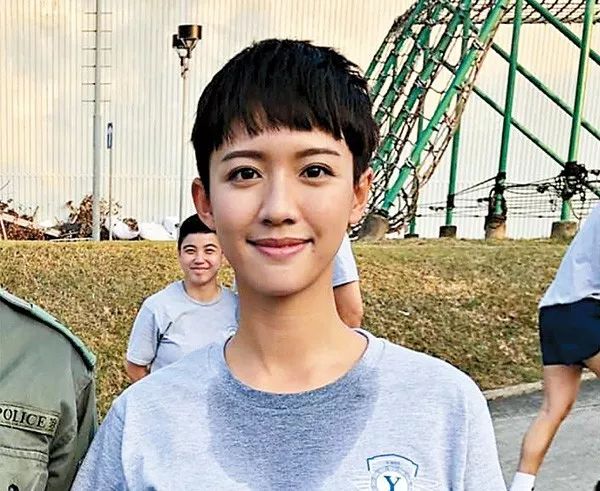 备受公司力捧的她所参演的剧集均担任重要角色,比如《名门暗战》