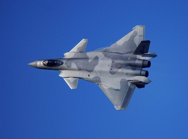 歼20战斗机再爆低空低速机动性能,性能绝对不输美俄第5代战机