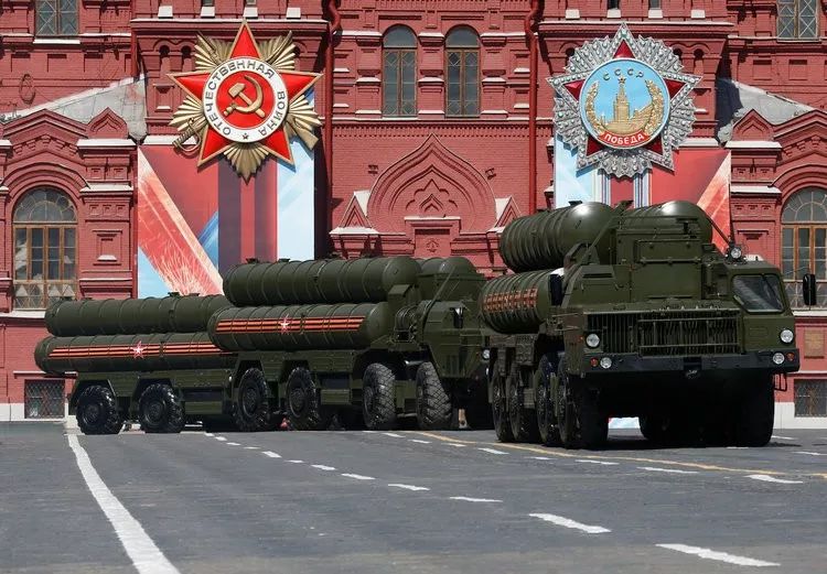 　　S-400防空导弹系统