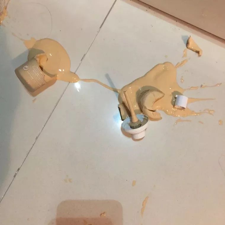 贵妇级化妆品碎了,请问还有什么比节衣缩食买来的10这回4s店不能只赔