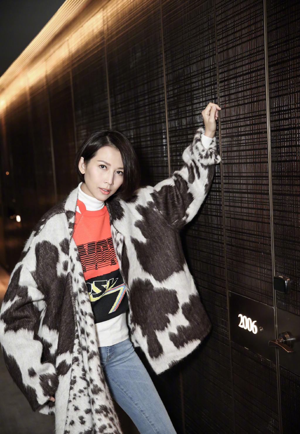 蔡少芬终于换"新"发型,剪波波头显小20岁,土大妈变身气质女