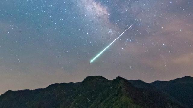 山东鄄城1997年火流星从天而降,夜晚亮如白昼,陨石雨带长达