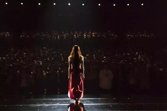 接个吻就换脸日本病态美学下的颜值焦虑与舞台人生