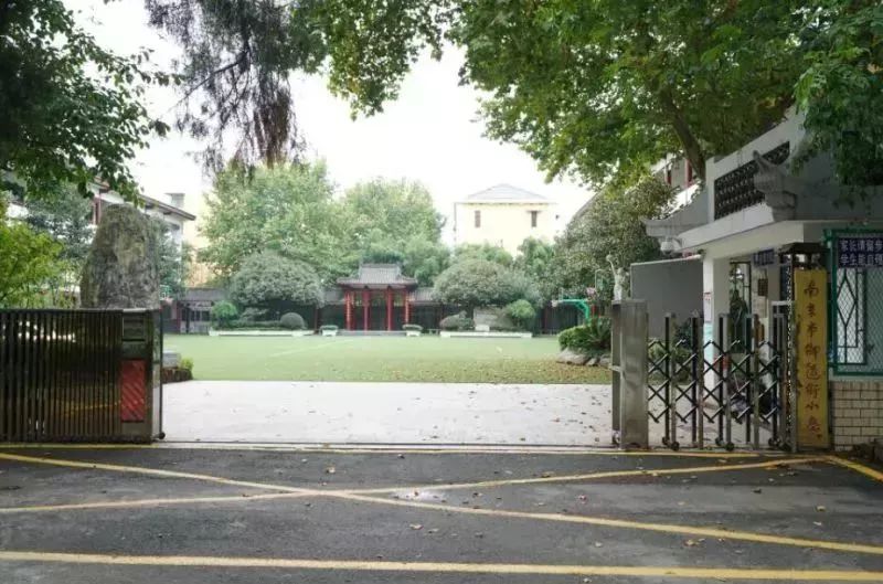 南京四中2012年,原南京市第四中学与南京二十九中整合.