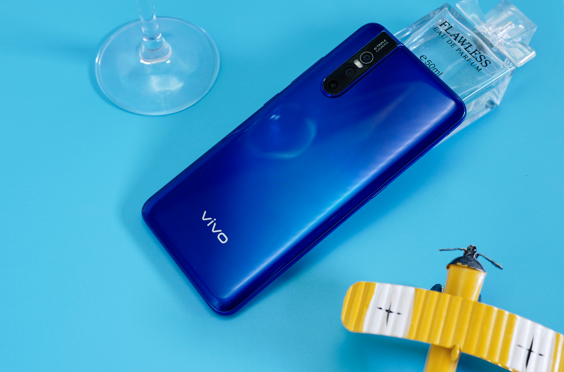vivo s1 pro评测 为小姐姐量身定制的3200万升降光感自拍