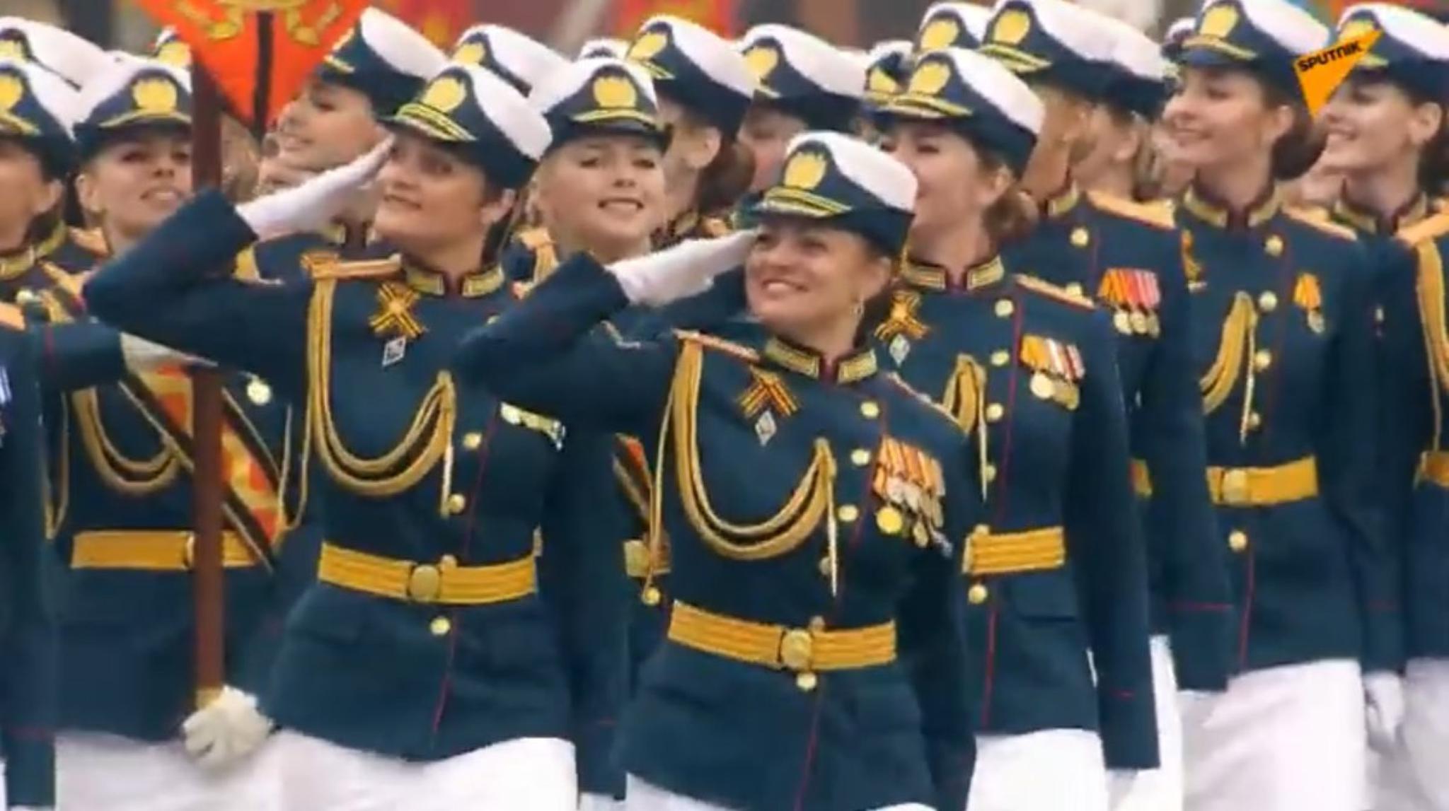 俄罗斯卫国战争胜利74周年阅兵：女仪仗队首度亮相成焦点