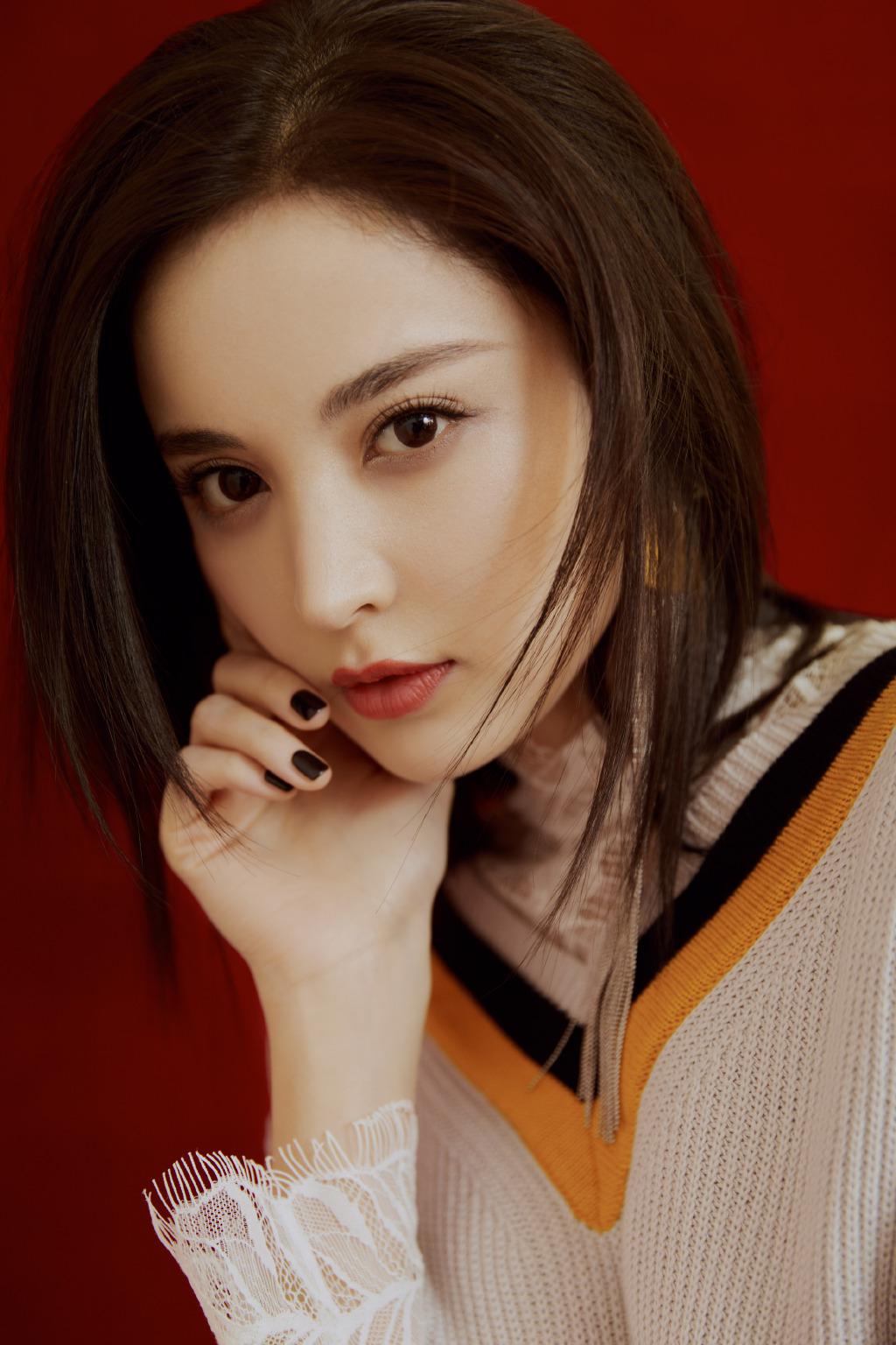 古力娜扎"新"发型火了,十年不愿剪发突然剪款波波头,意外时尚