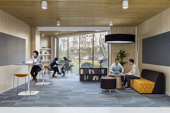 非正式自然多场景现代办公室如何支持创造性思考