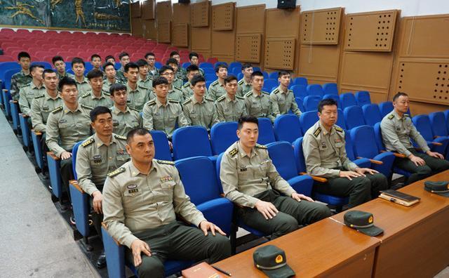 霸气外露八一男篮终将再度穿上军装行礼大郅和刘玉栋军姿飒爽